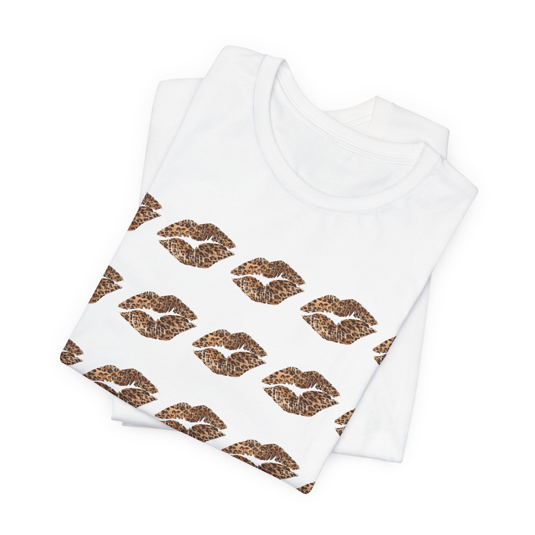 Cheetah Kiss Pattern Tee – Repeating Lip Print Graphic T-Shirt