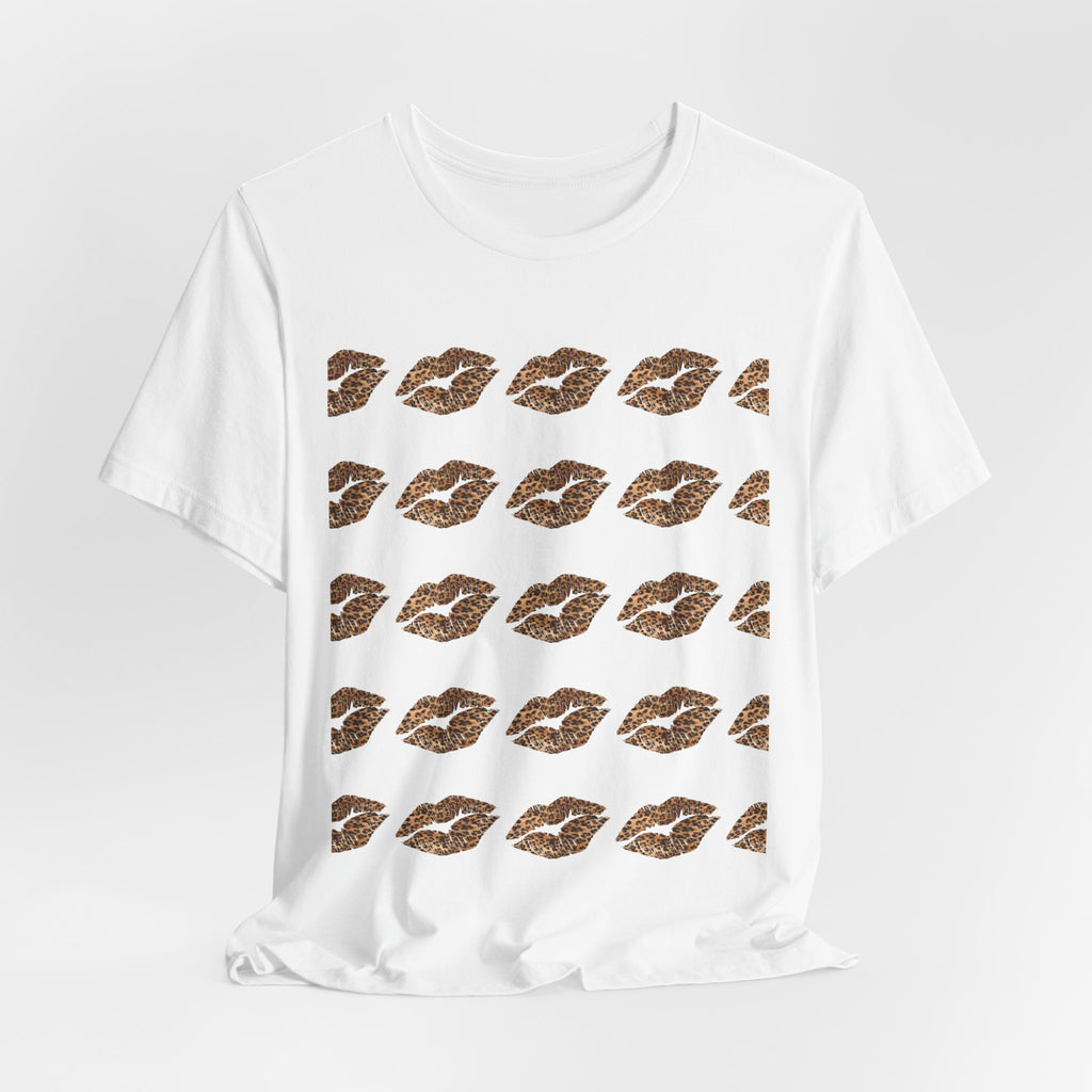 Cheetah Kiss Pattern Tee – Repeating Lip Print Graphic T-Shirt
