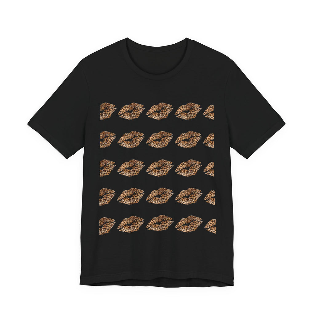 Cheetah Kiss Pattern Tee – Repeating Lip Print Graphic T-Shirt