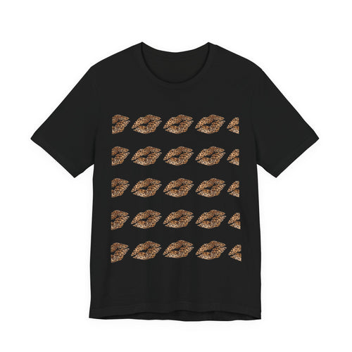 Cheetah Kiss Pattern Tee – Repeating Lip Print Graphic T-Shirt