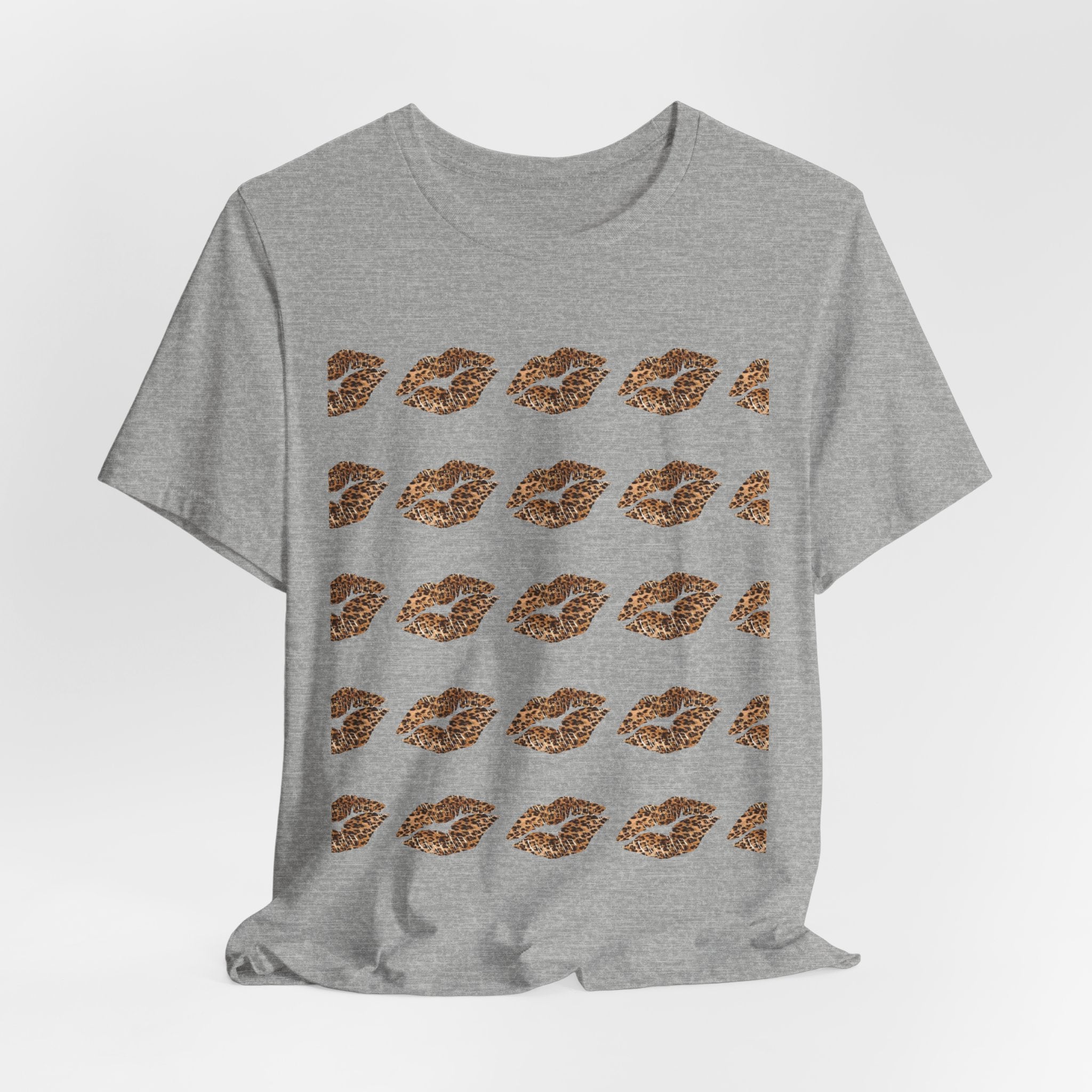 Cheetah Kiss Pattern Tee – Repeating Lip Print Graphic T-Shirt