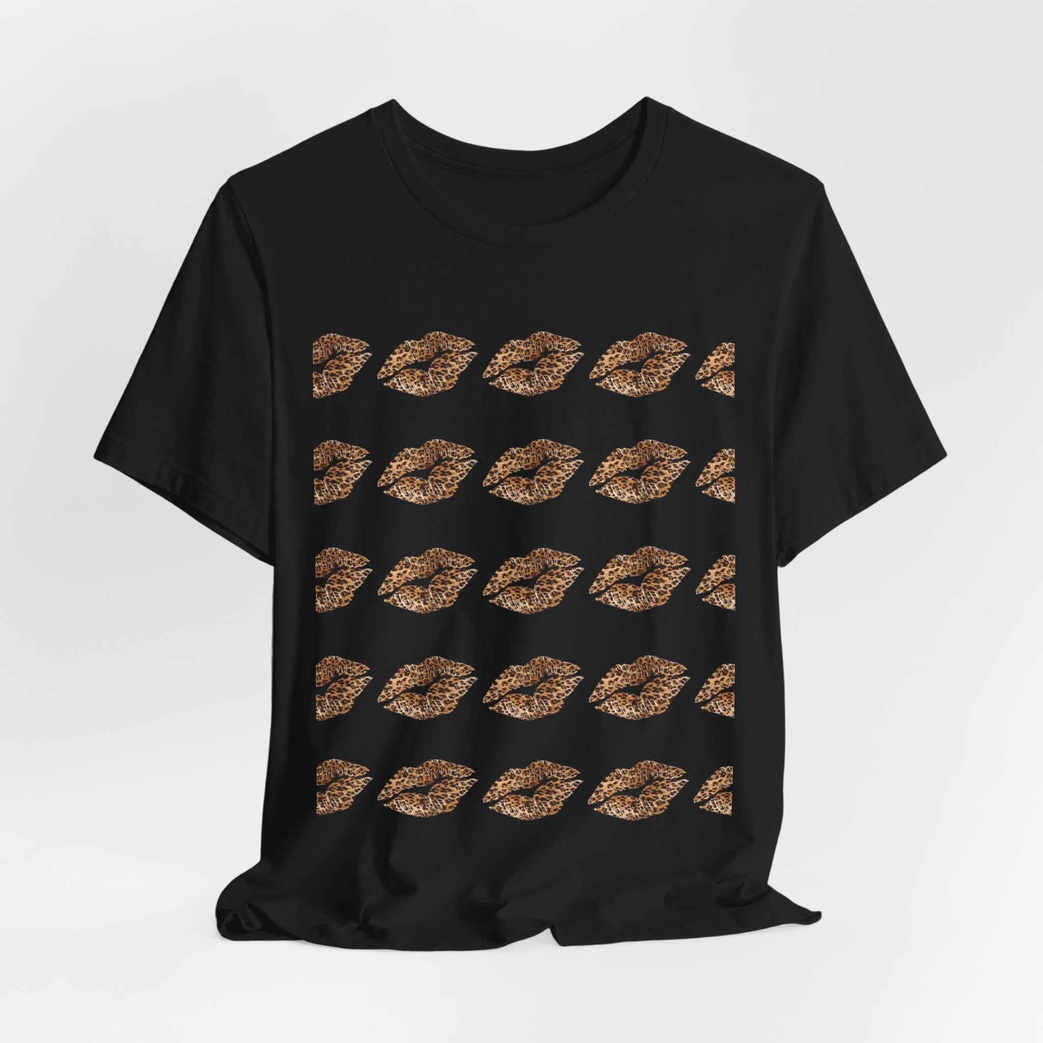 Cheetah Kiss Pattern Tee – Repeating Lip Print Graphic T-Shirt