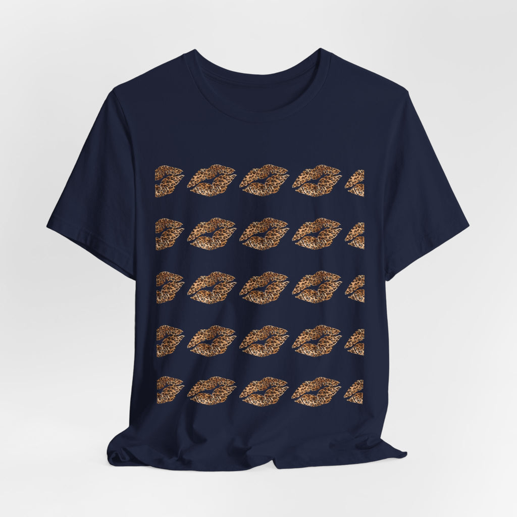 Cheetah Kiss Pattern Tee – Repeating Lip Print Graphic T-Shirt