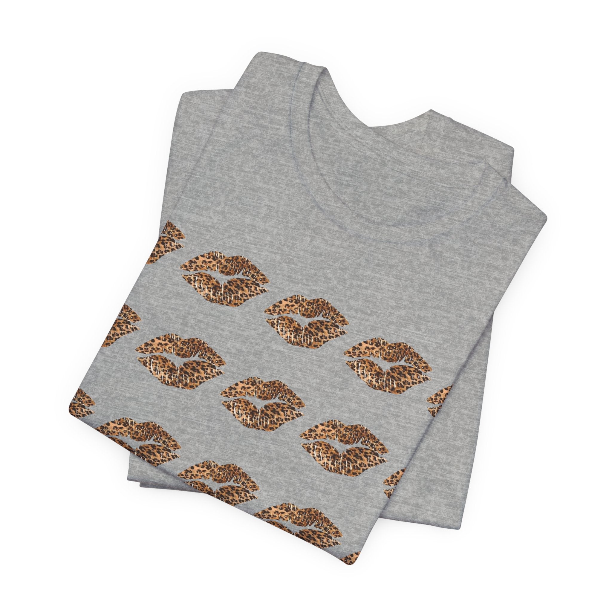 Cheetah Kiss Pattern Tee – Repeating Lip Print Graphic T-Shirt