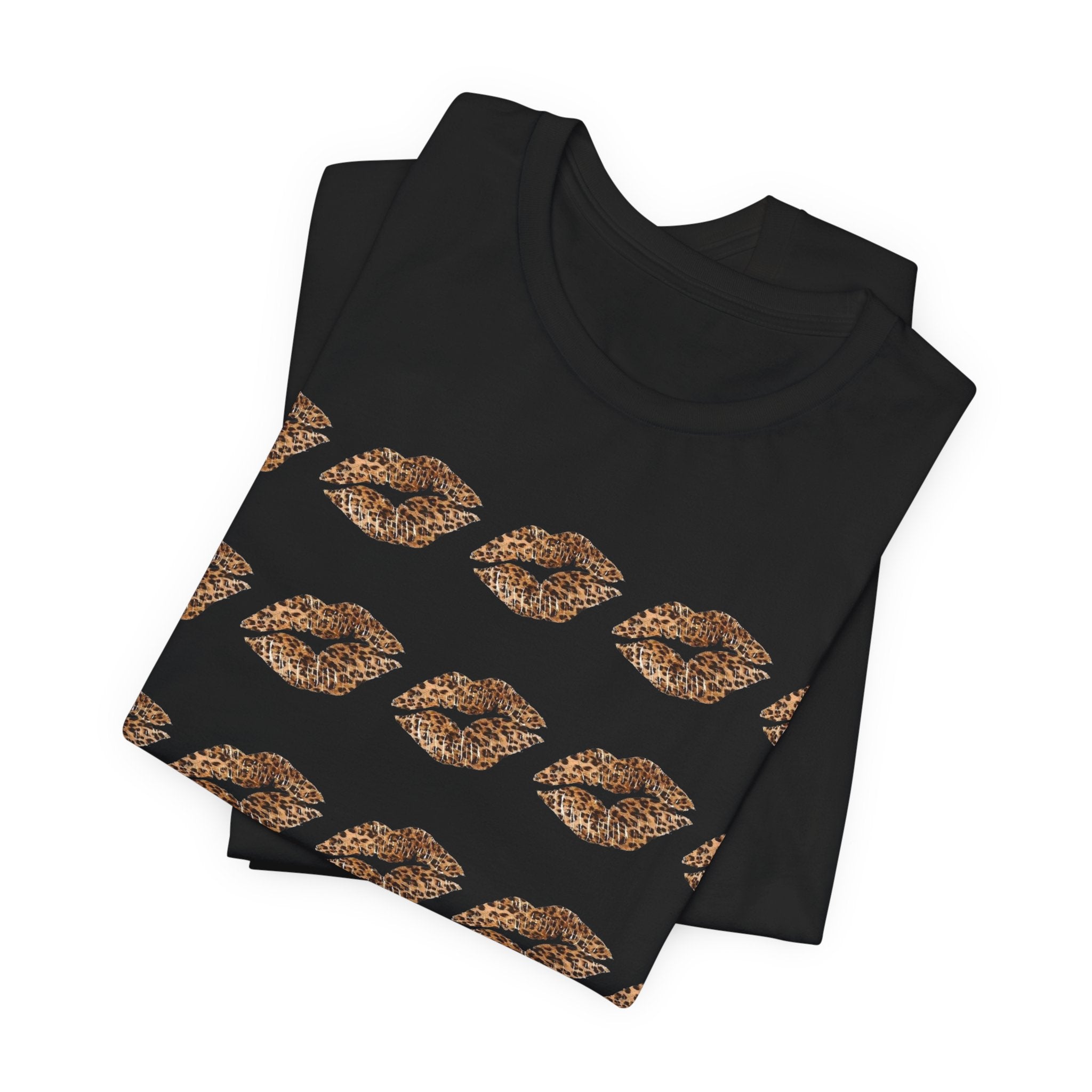 Cheetah Kiss Pattern Tee – Repeating Lip Print Graphic T-Shirt