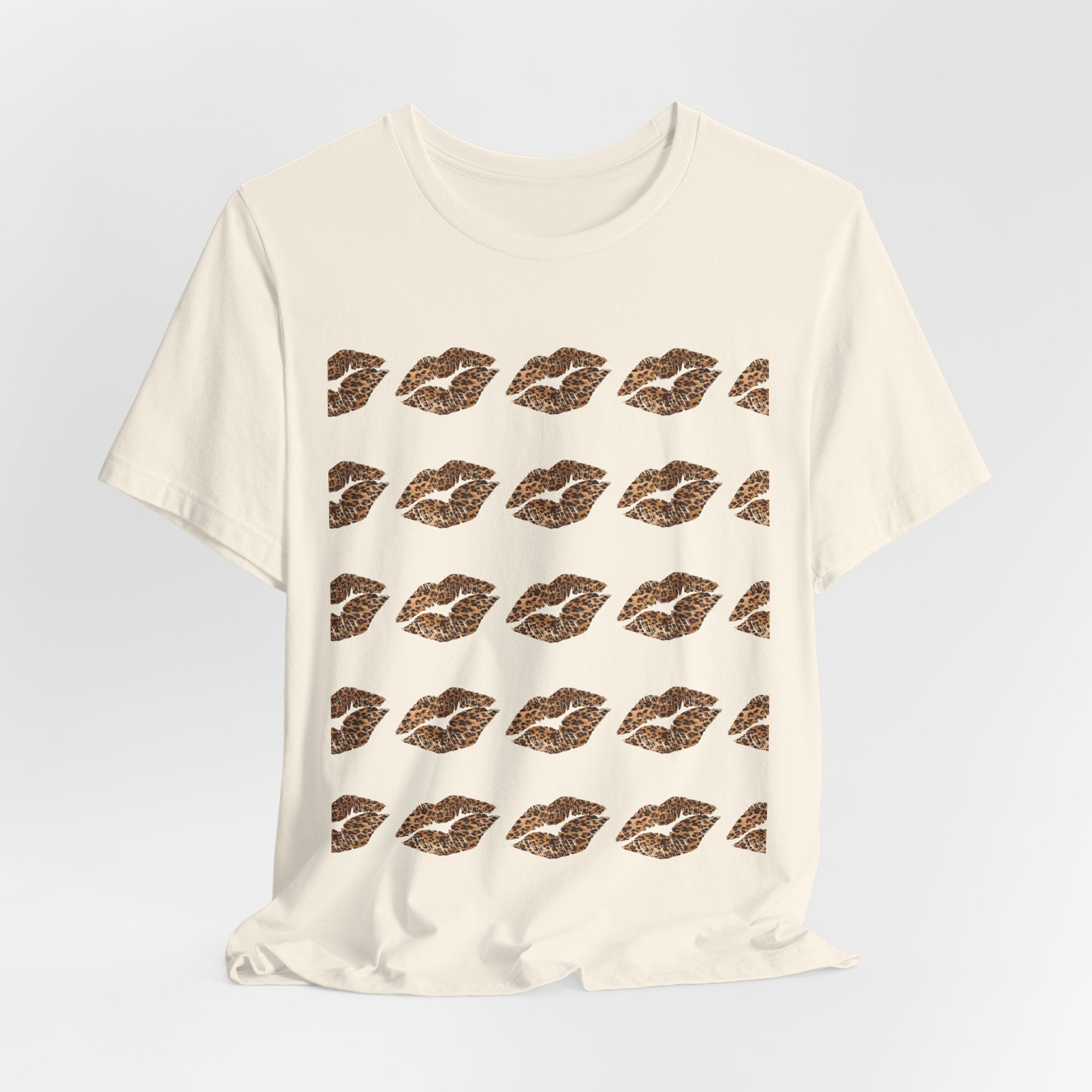 Cheetah Kiss Pattern Tee – Repeating Lip Print Graphic T-Shirt
